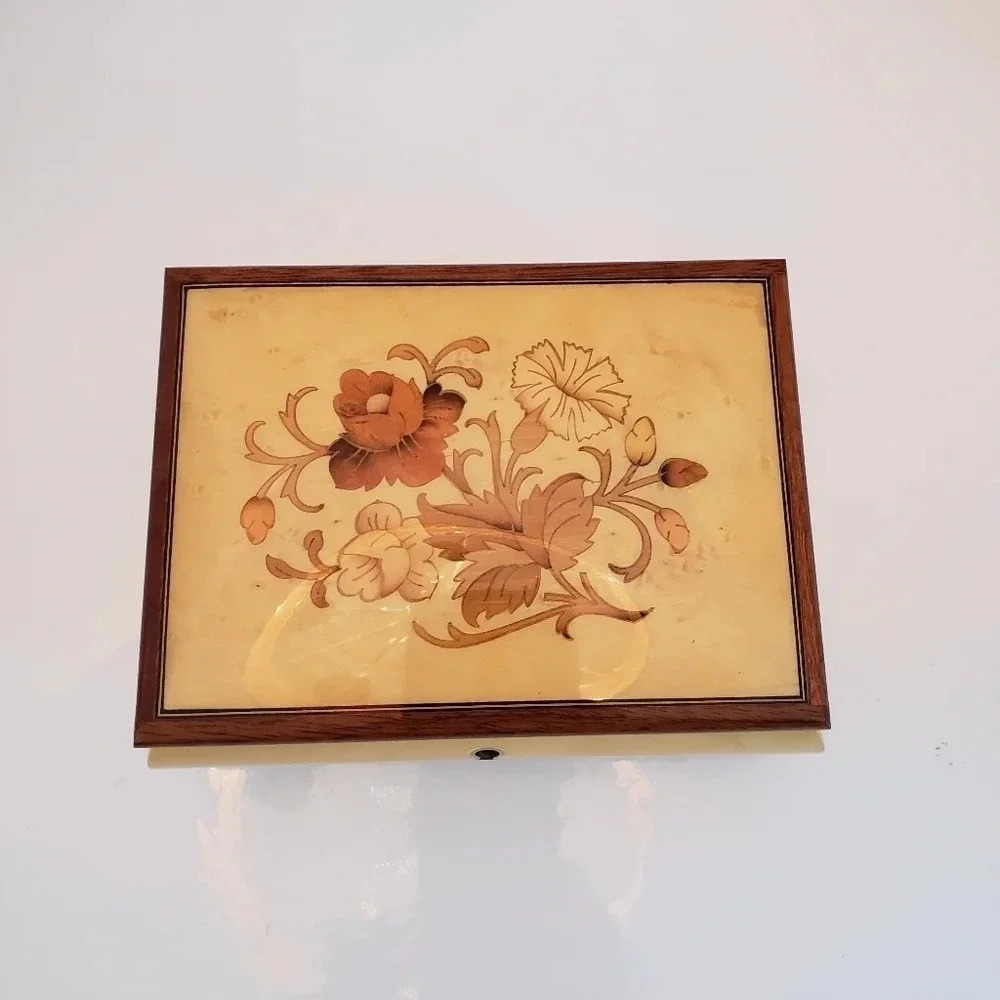 Vintage Wooden Trinket Box with Swiss Musical Movement,Happy Wanderer.